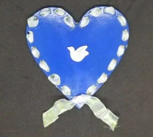 Ribbon heart plaque