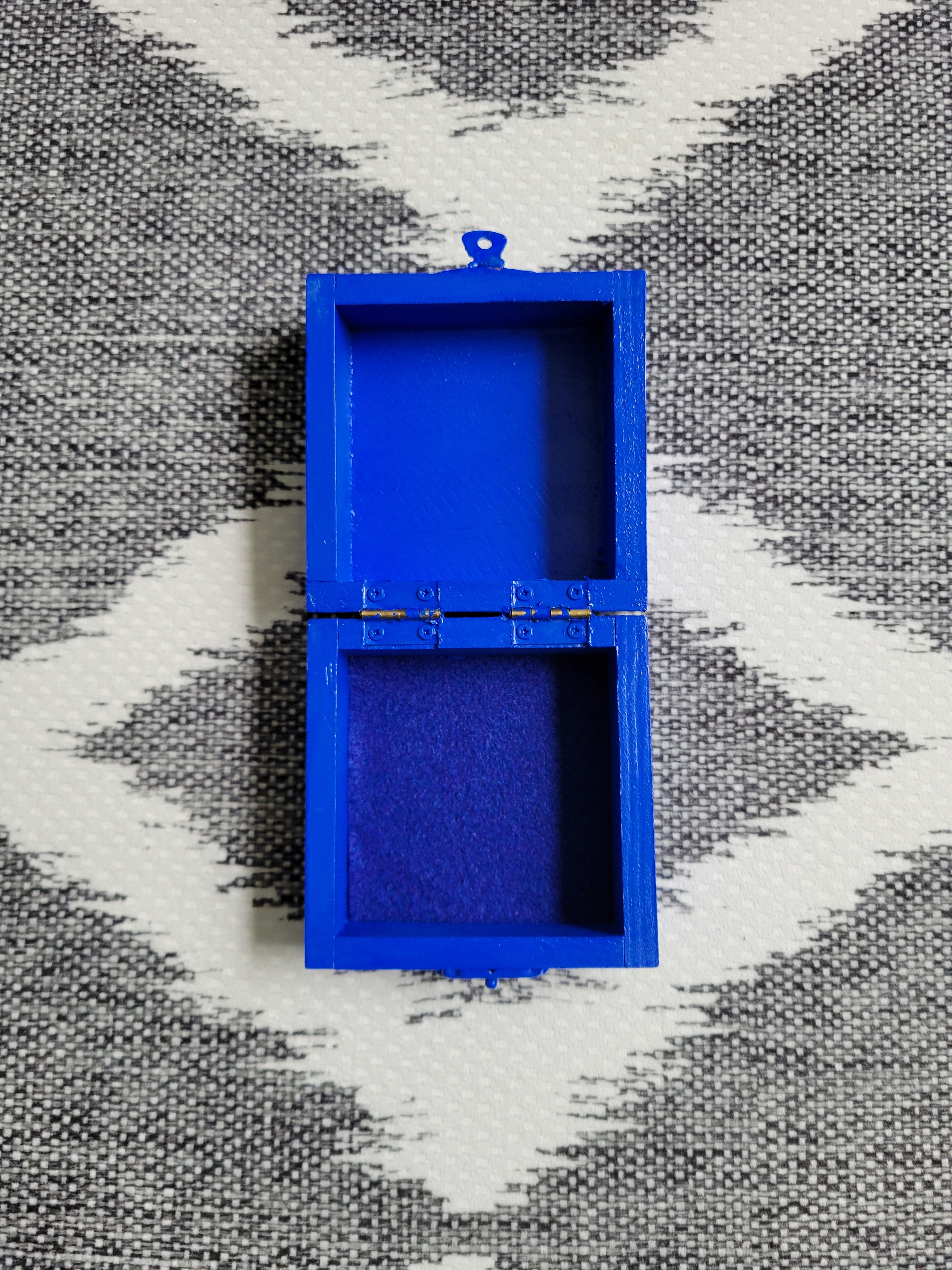 Small rhinestone shield jewelry box