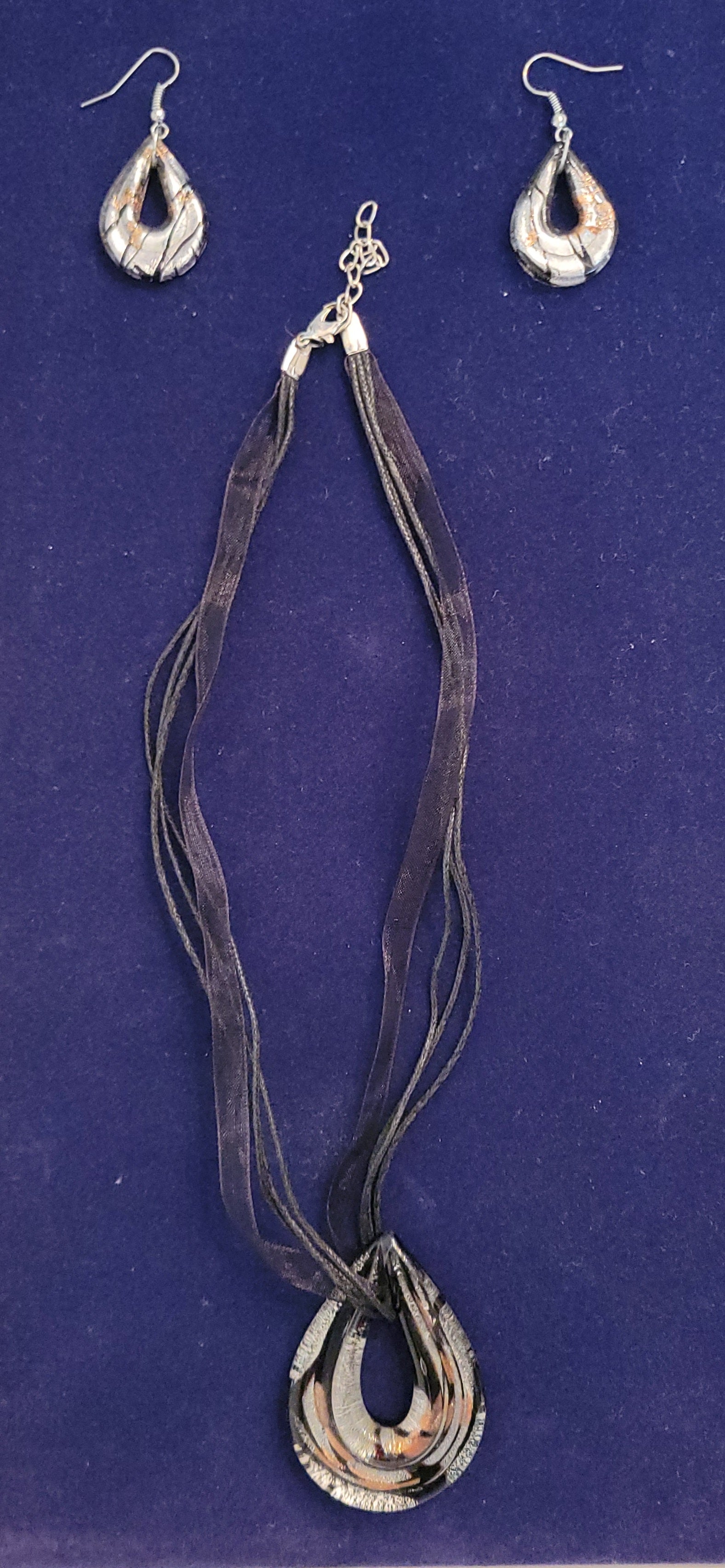 Glass jewelry set