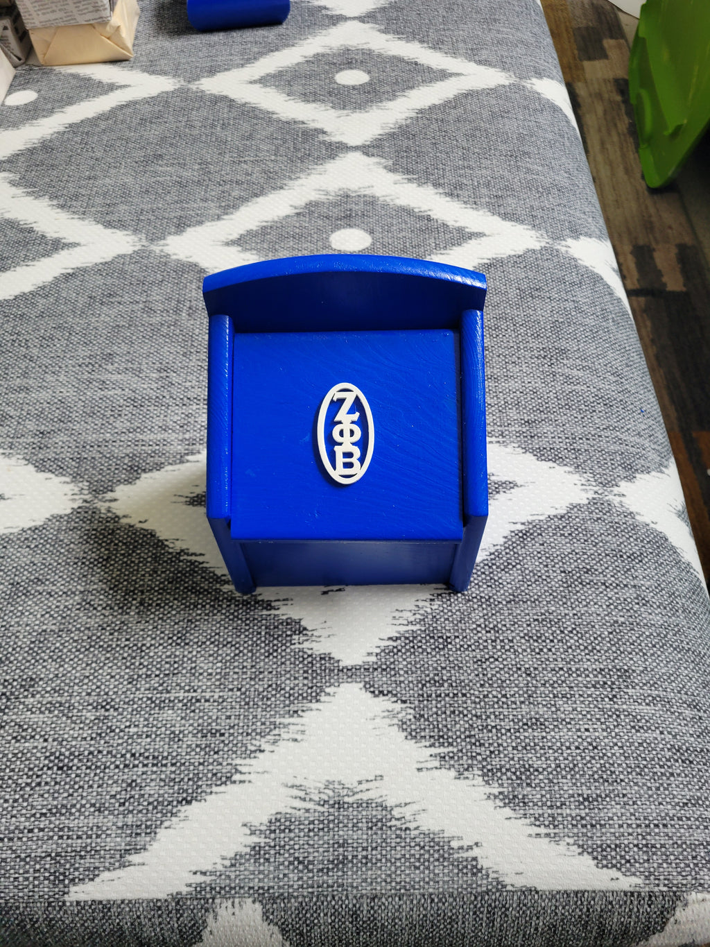 Zeta flip top jewelry box