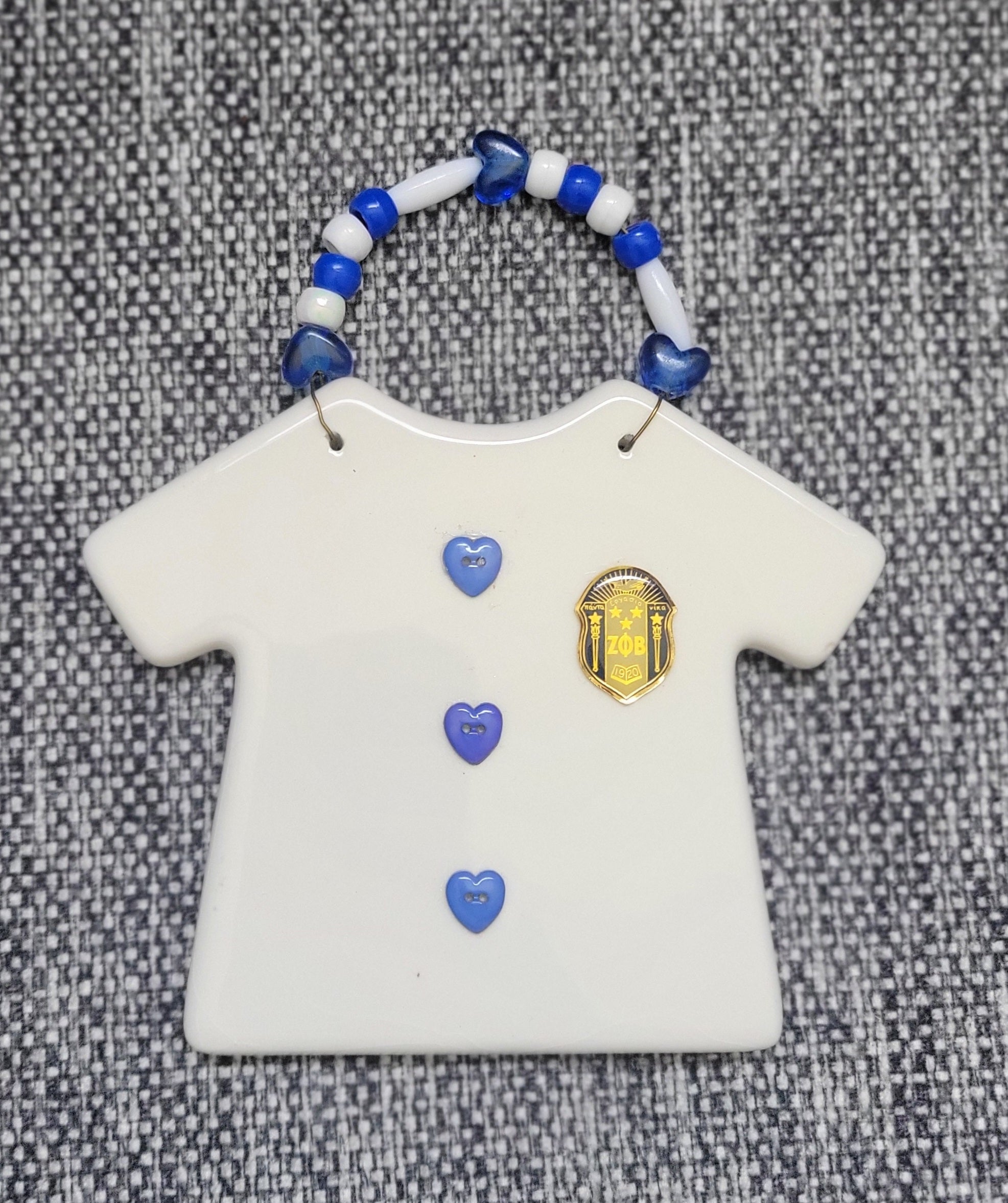 T-shirt ceramic door hanger