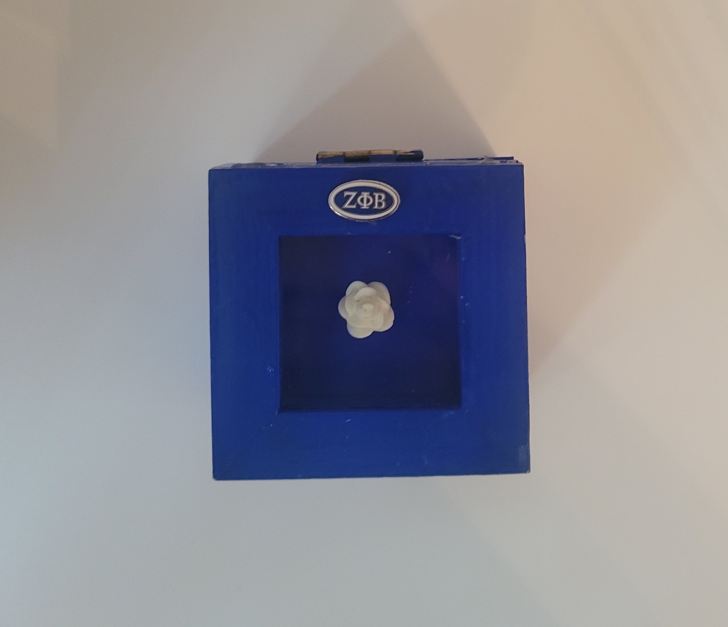 Flower pin box