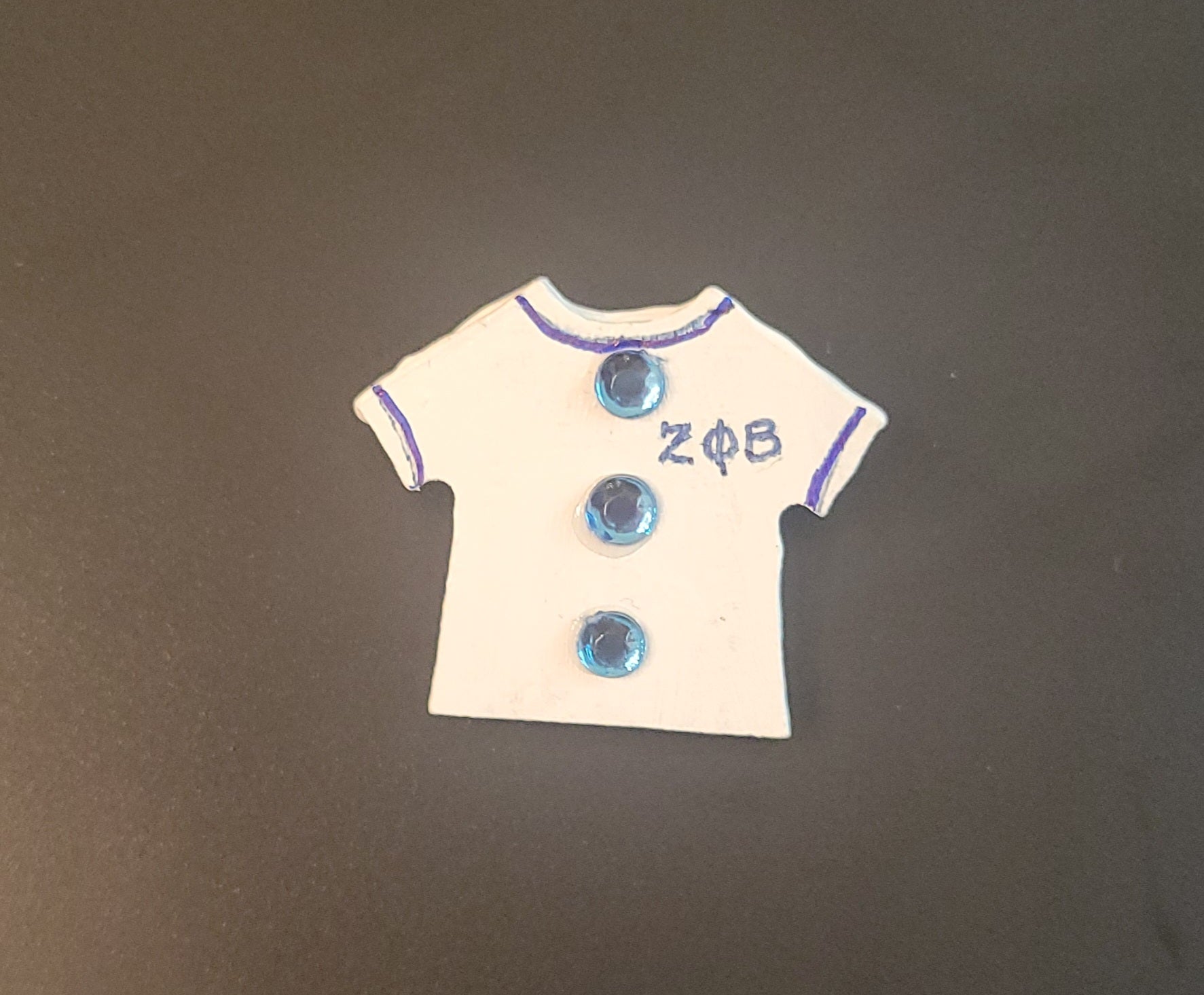 T-shirt lapel pin